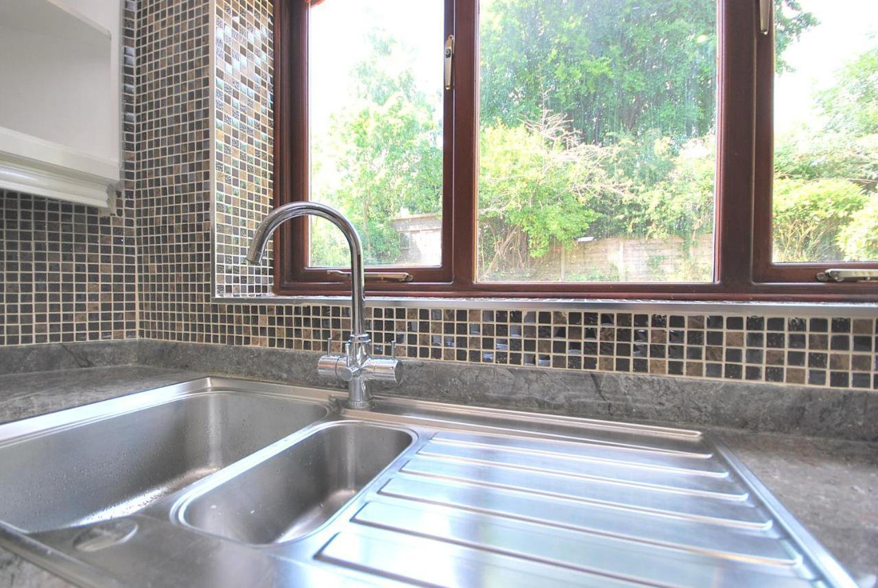 Entire And Exclusive Four Bed Detached Villa Lostock Exteriér fotografie