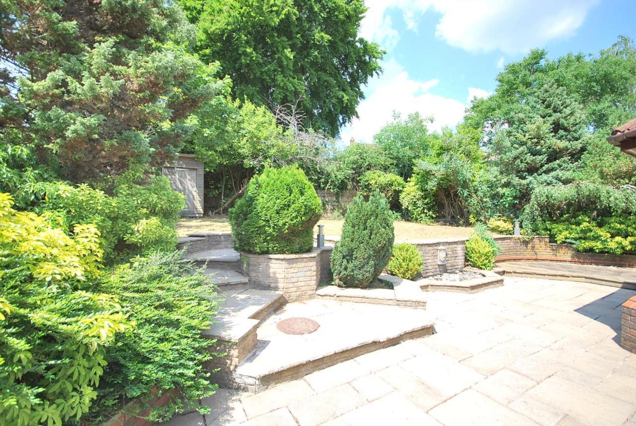 Entire And Exclusive Four Bed Detached Villa Lostock Exteriér fotografie