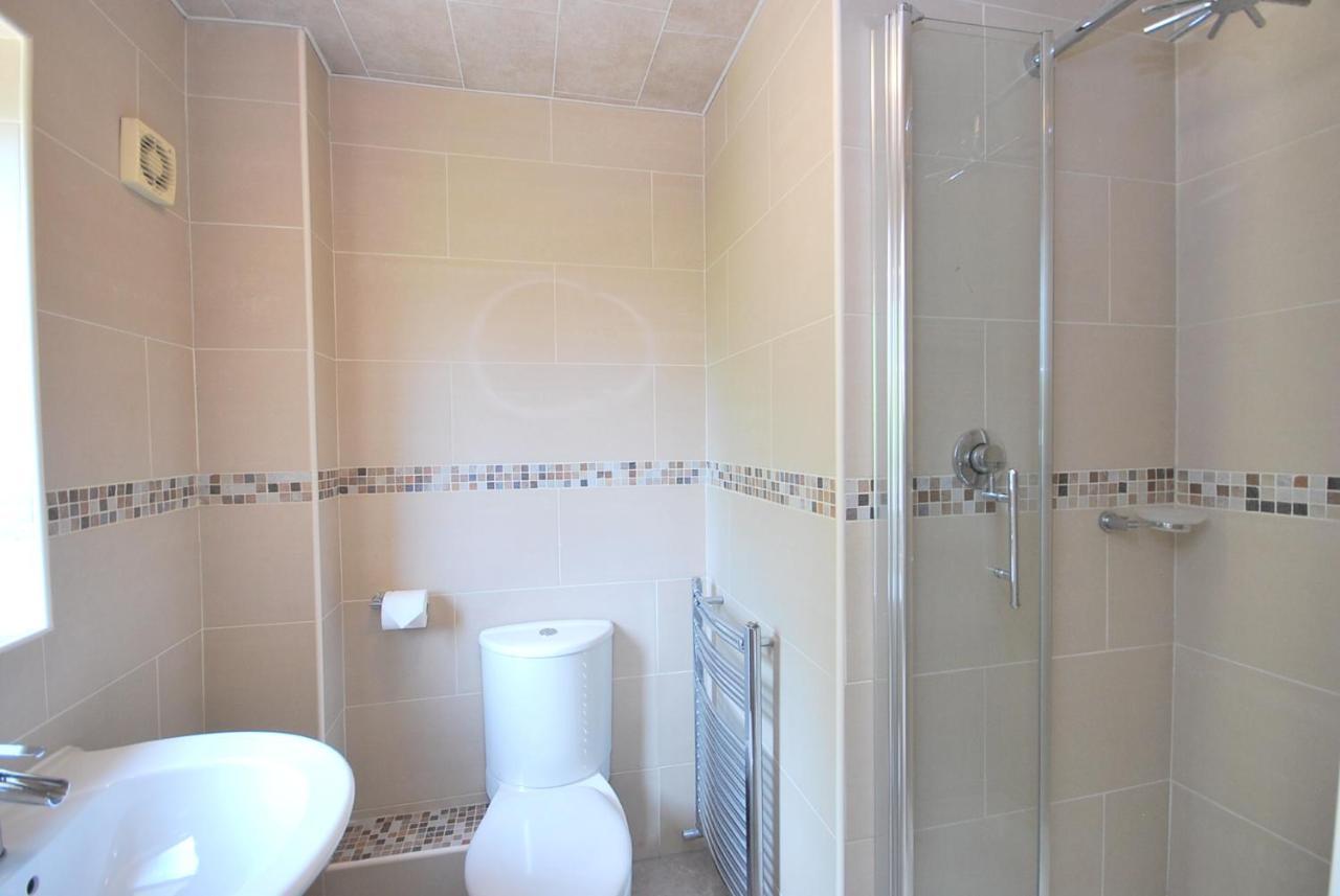 Entire And Exclusive Four Bed Detached Villa Lostock Exteriér fotografie