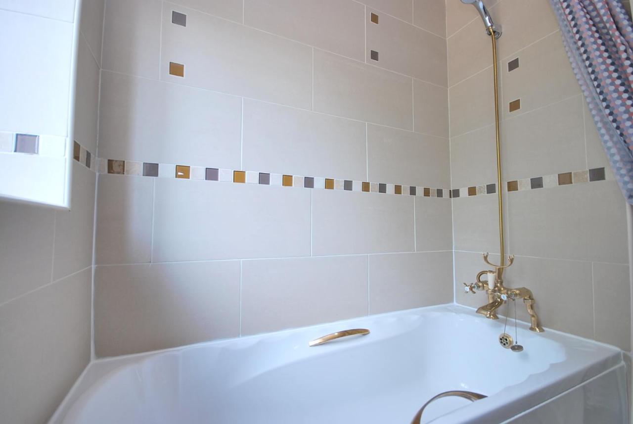 Entire And Exclusive Four Bed Detached Villa Lostock Exteriér fotografie