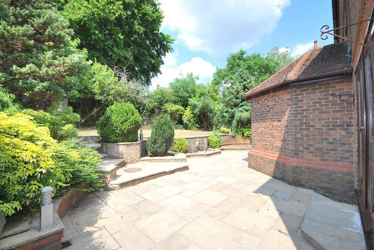 Entire And Exclusive Four Bed Detached Villa Lostock Exteriér fotografie