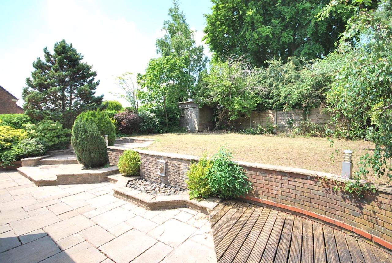 Entire And Exclusive Four Bed Detached Villa Lostock Exteriér fotografie