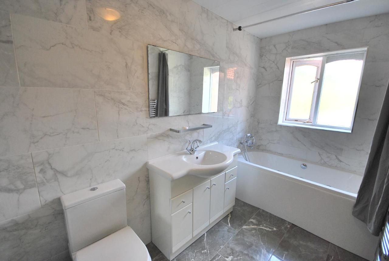 Entire And Exclusive Four Bed Detached Villa Lostock Exteriér fotografie